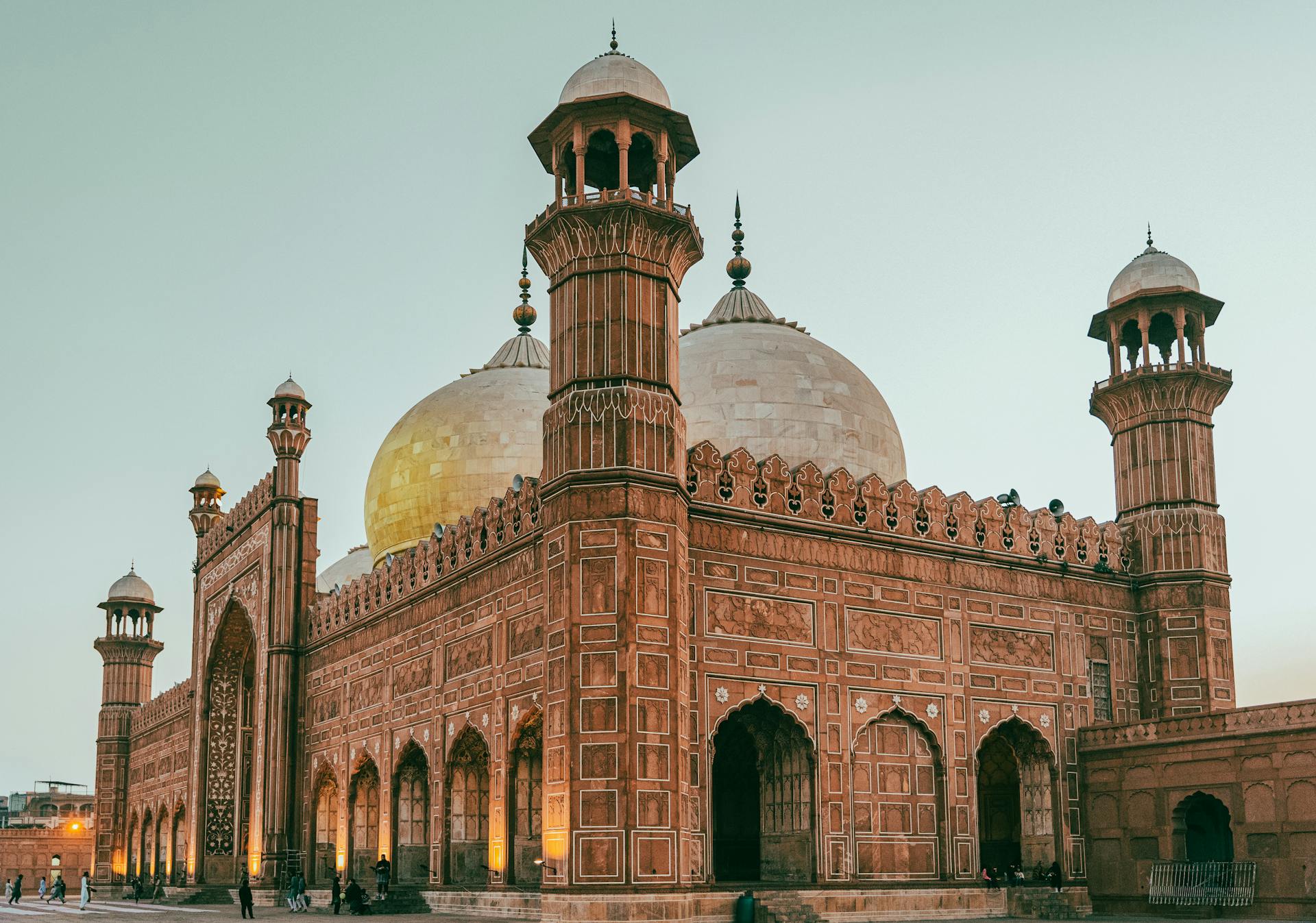 Badshahi Mosque Image 3